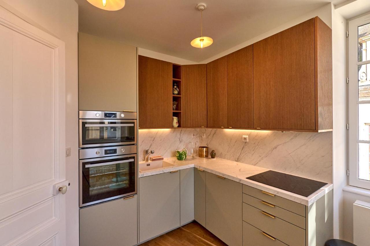 Appartement Montagnon - Les Suites Du Palais - Classe 4 Etoiles, Parking Prive, Vue Cathedrale, 3 Chambres, Primo C0Nciergerie Nevers Luaran gambar