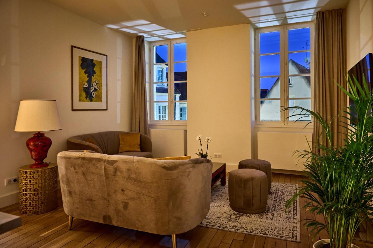 Appartement Montagnon - Les Suites Du Palais - Classe 4 Etoiles, Parking Prive, Vue Cathedrale, 3 Chambres, Primo C0Nciergerie Nevers Luaran gambar