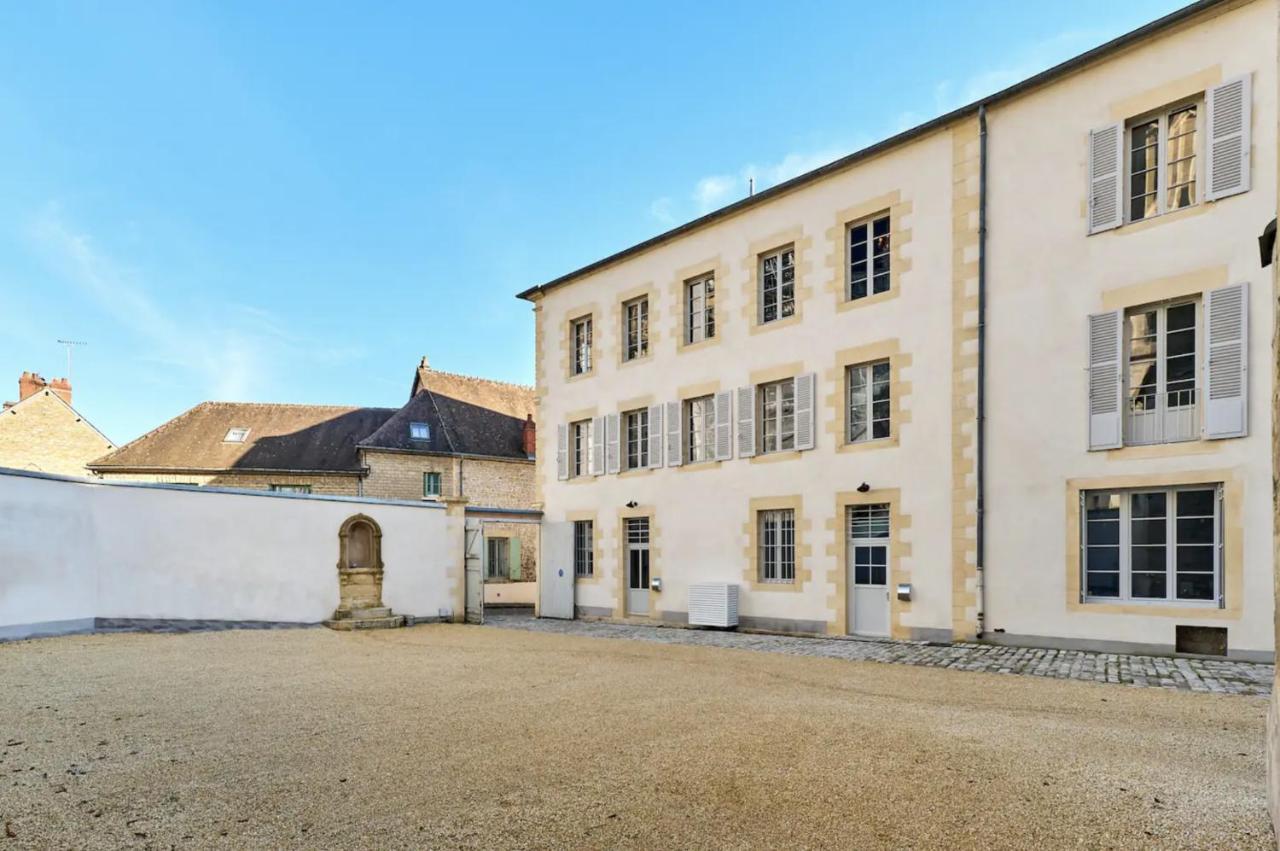Appartement Montagnon - Les Suites Du Palais - Classe 4 Etoiles, Parking Prive, Vue Cathedrale, 3 Chambres, Primo C0Nciergerie Nevers Luaran gambar