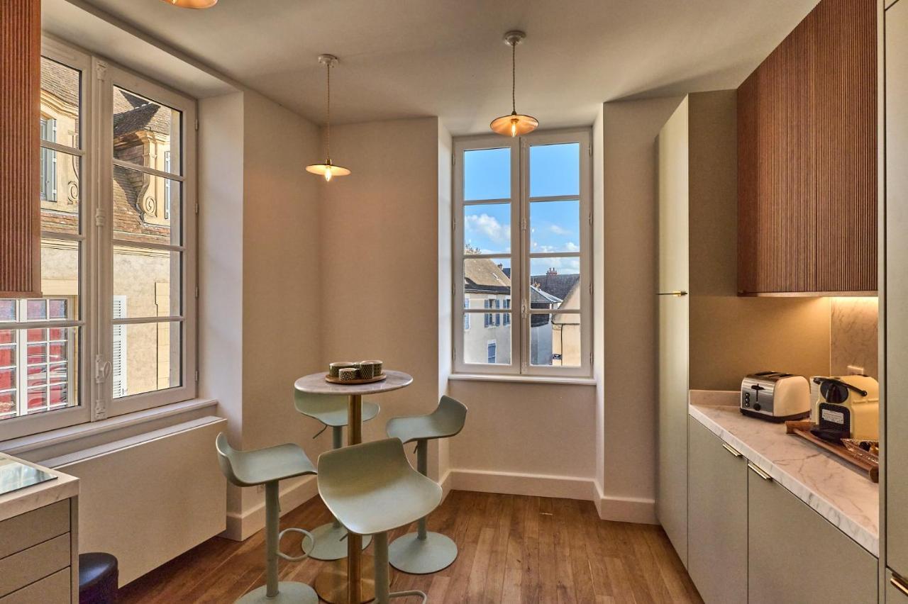 Appartement Montagnon - Les Suites Du Palais - Classe 4 Etoiles, Parking Prive, Vue Cathedrale, 3 Chambres, Primo C0Nciergerie Nevers Luaran gambar