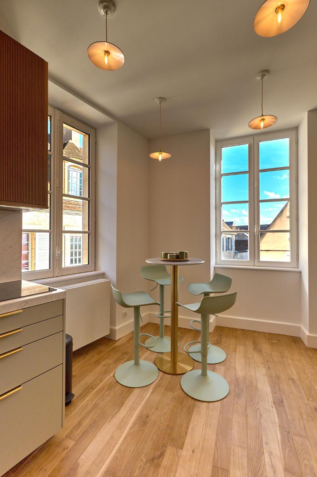 Appartement Montagnon - Les Suites Du Palais - Classe 4 Etoiles, Parking Prive, Vue Cathedrale, 3 Chambres, Primo C0Nciergerie Nevers Luaran gambar