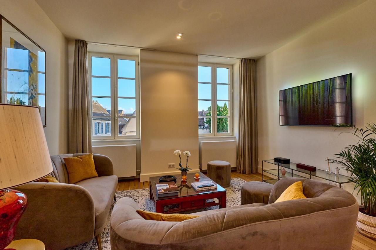 Appartement Montagnon - Les Suites Du Palais - Classe 4 Etoiles, Parking Prive, Vue Cathedrale, 3 Chambres, Primo C0Nciergerie Nevers Luaran gambar
